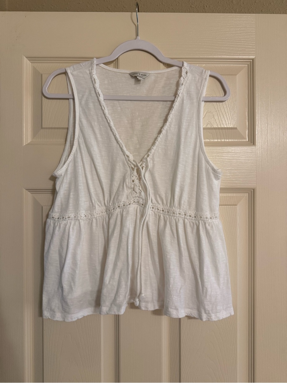 Lucky Brand White Sleeveless Crochet-Trim Peplum Tank